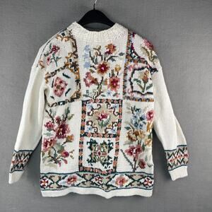 Heirloom Collectibles White Floral Women's Large Pull Over Sweater